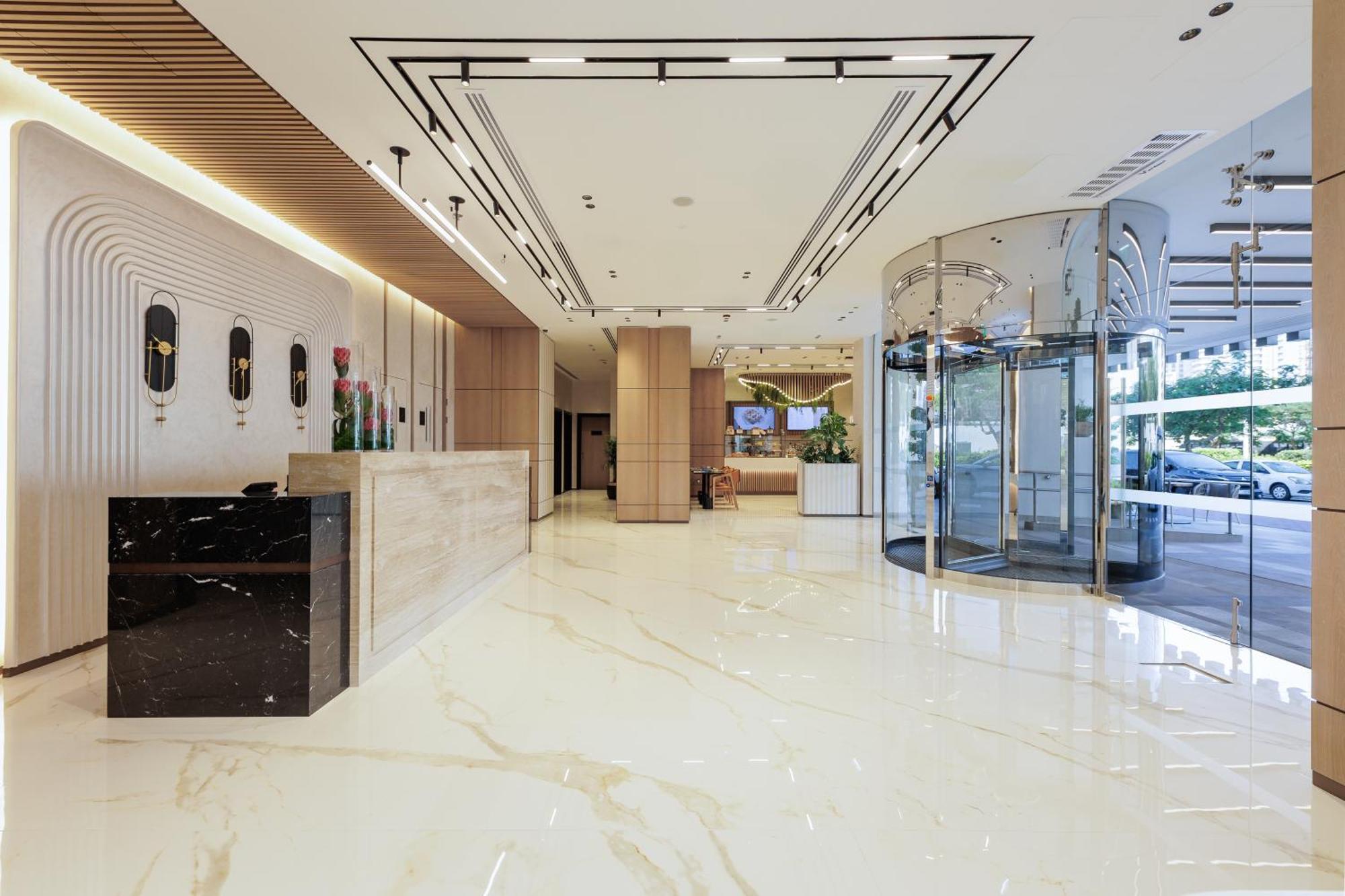 Отель Hotel Avalon Dubai Jumeirah Village Circle 3*